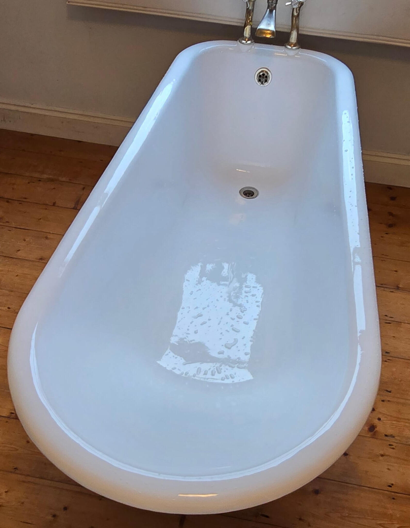 Cast iron bath re-enamelling and resurfacing in Winchester